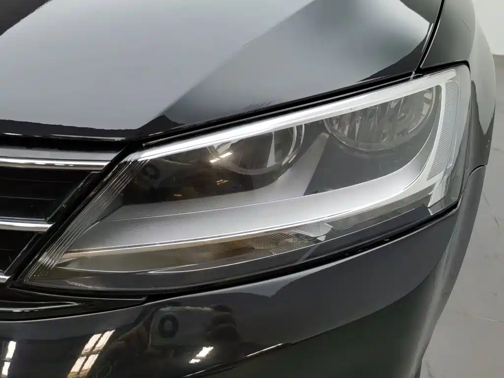 Volkswagen Sagitar 2018