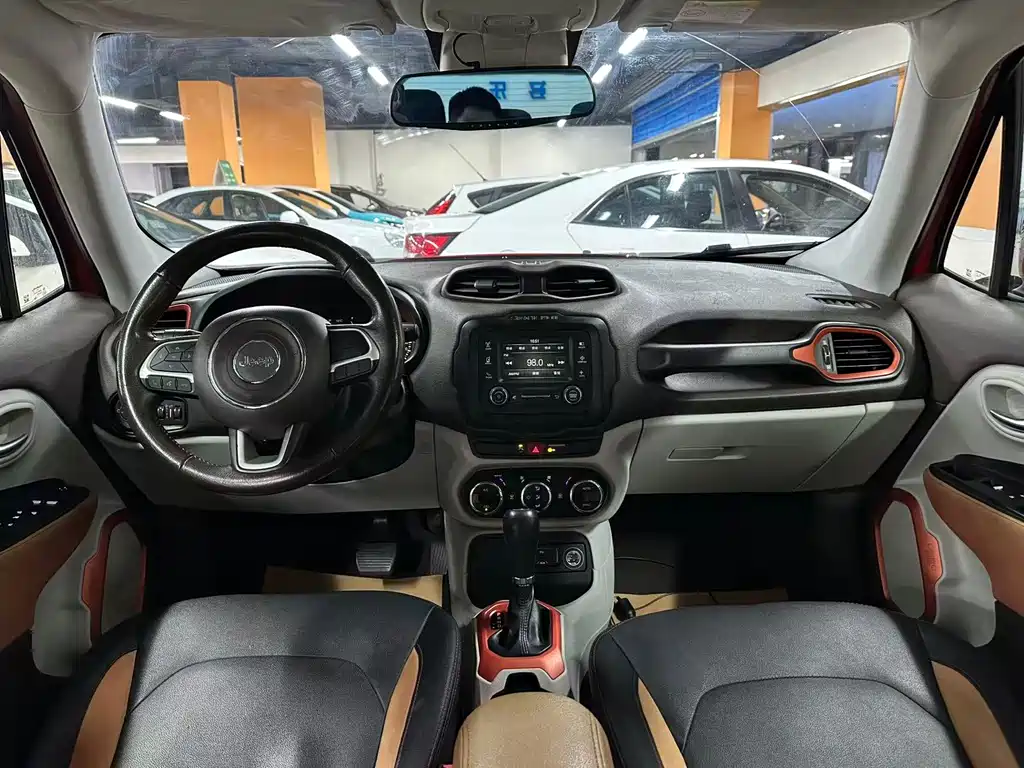 Jeep Renegade 2017 — фото 4