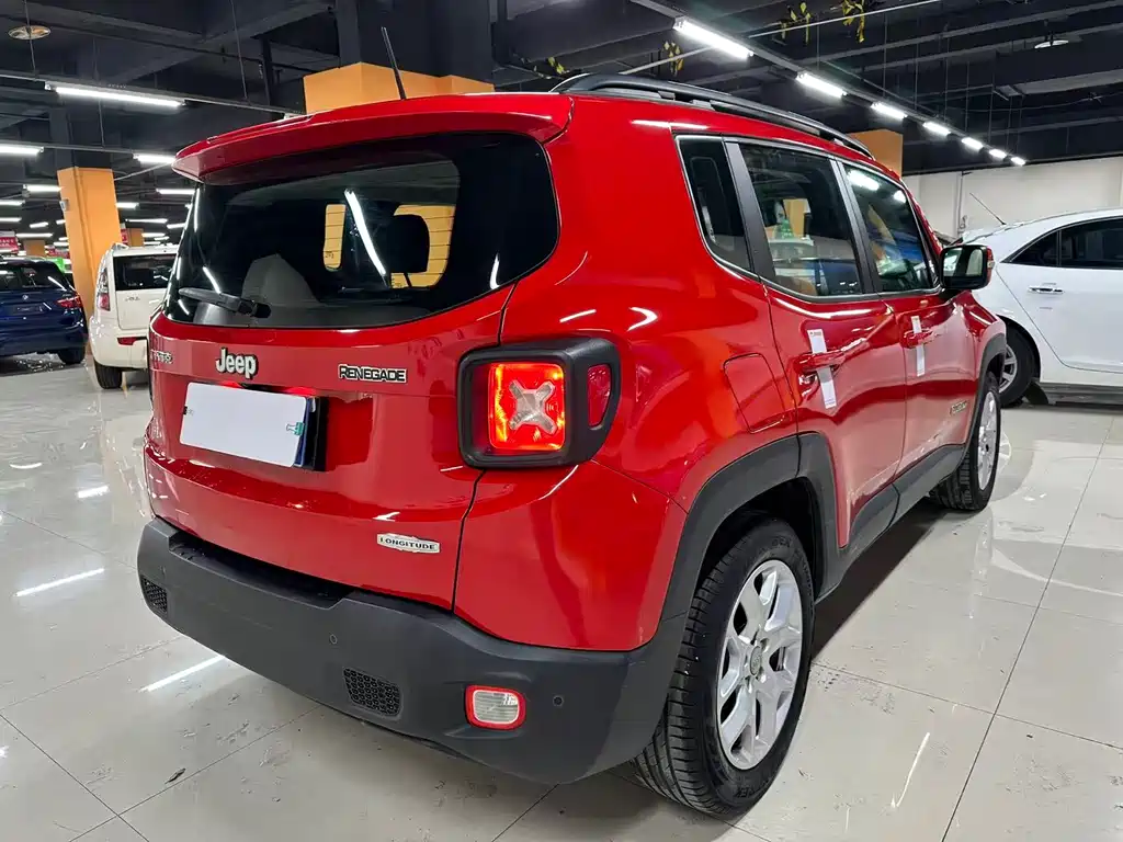 Jeep Renegade 2017 — фото 13