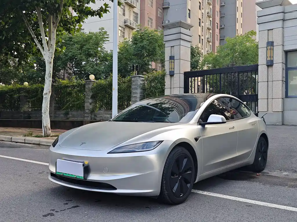 Tesla Model 3 2025 — фото 1