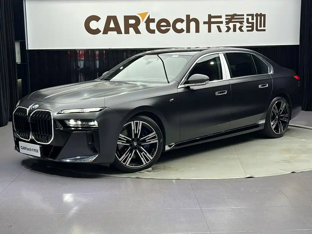 BMW 7 Series 2023 — фото 1