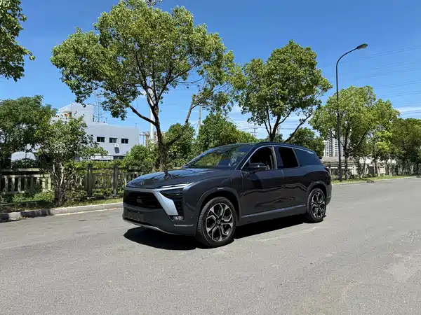 NIO ES8 2021