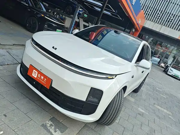 Li Auto L6 2025