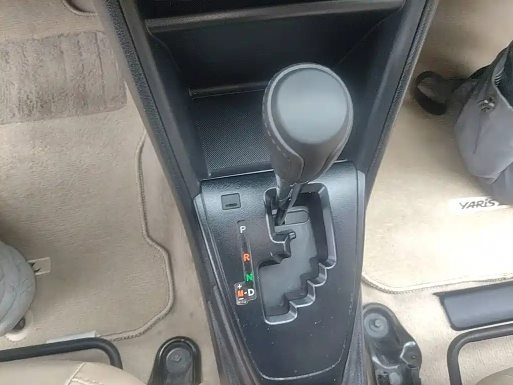 Toyota Yaris L 2019 — фото 14