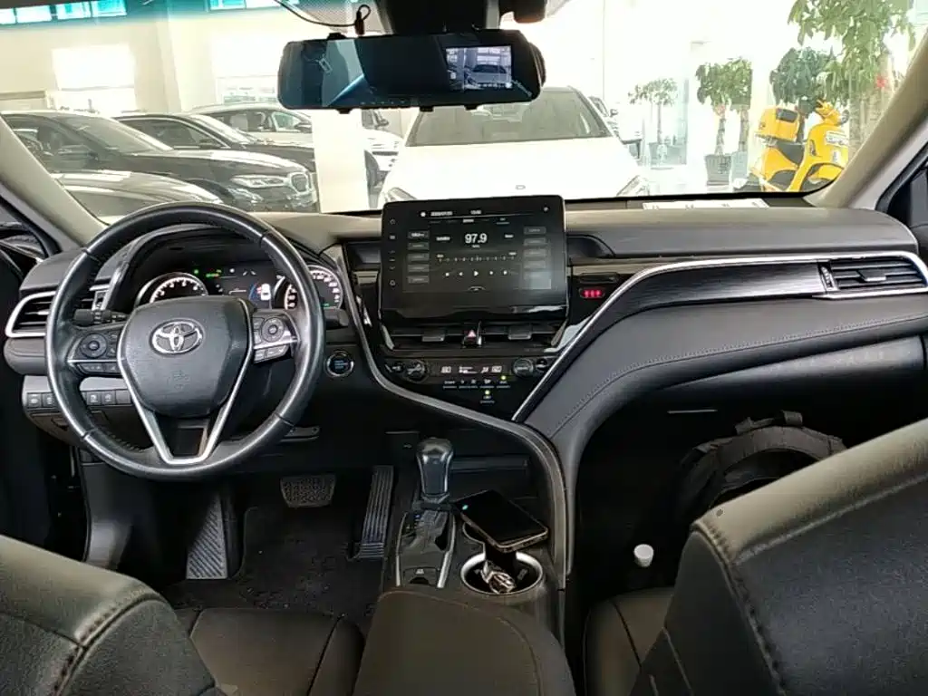 Toyota Camry 2023 — фото 10