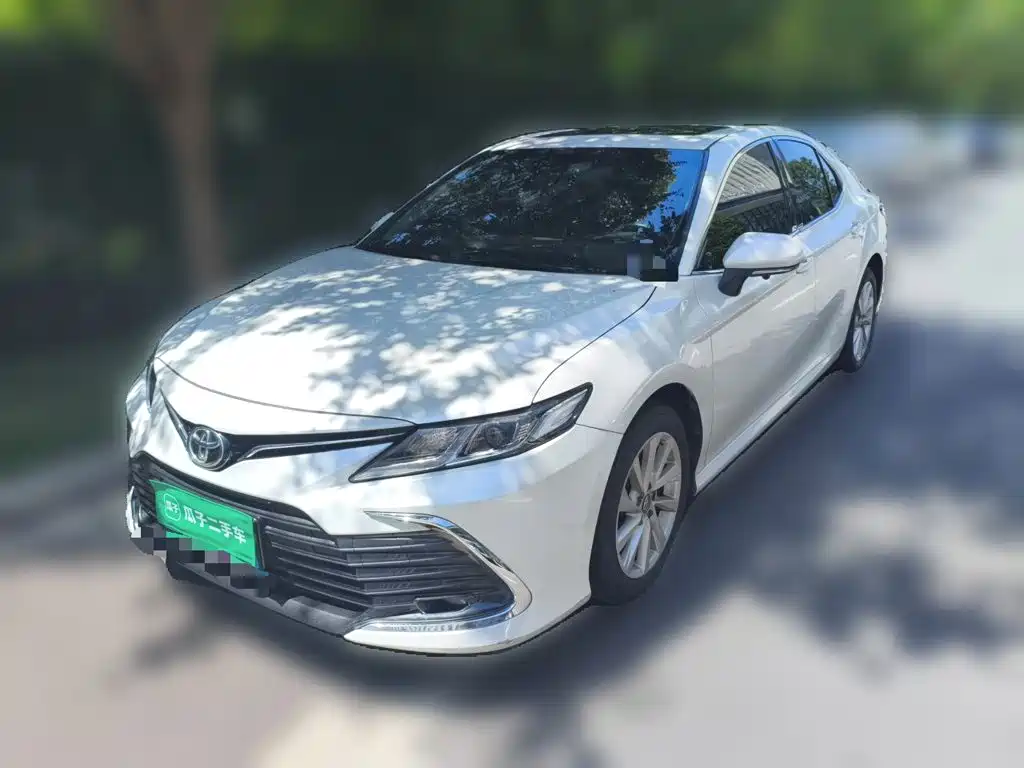 Toyota Camry 2022 — фото 1