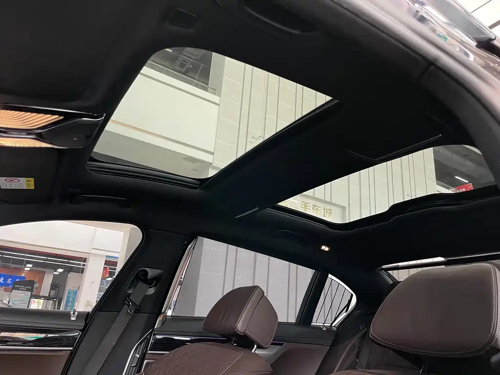 BMW 7 Series 2019 — фото 26