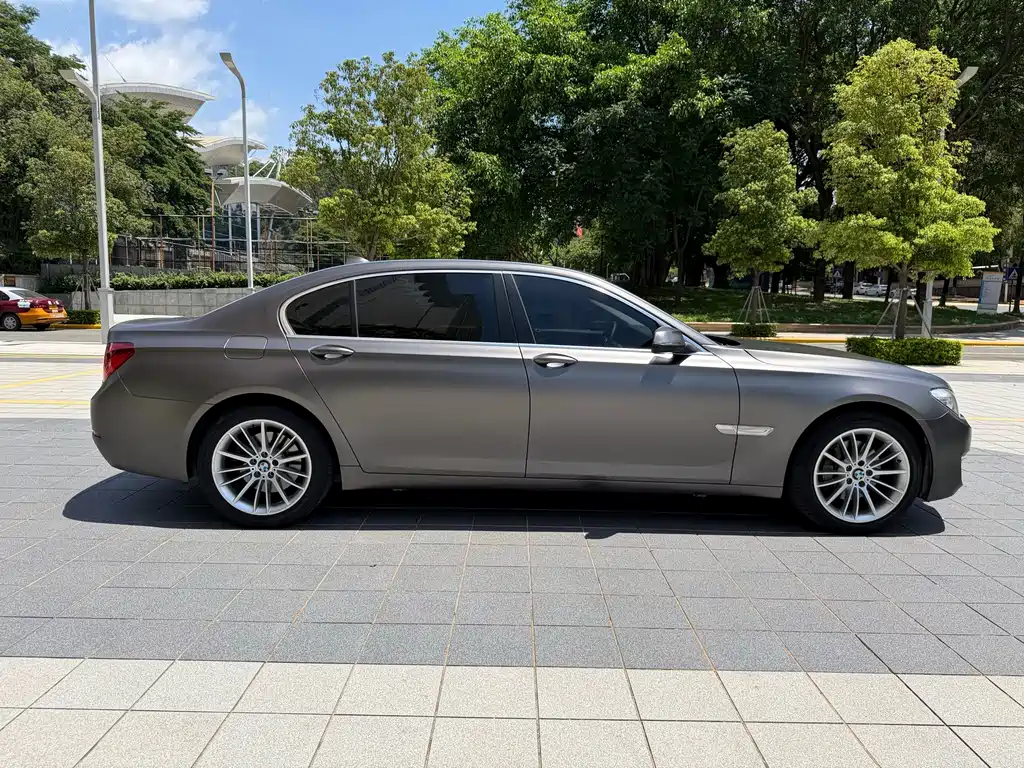 BMW 7 Series 2015 — фото 9