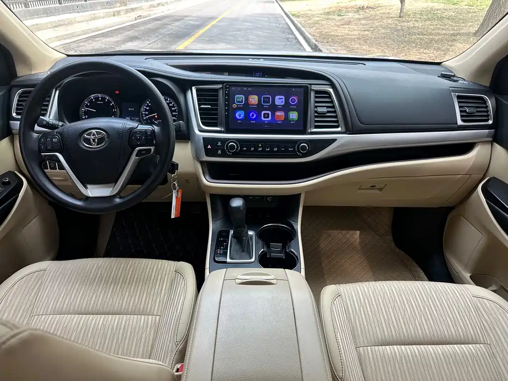 Toyota Highlander 2022 — фото 14