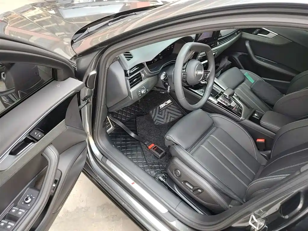 Audi A4L 2023 — фото 16