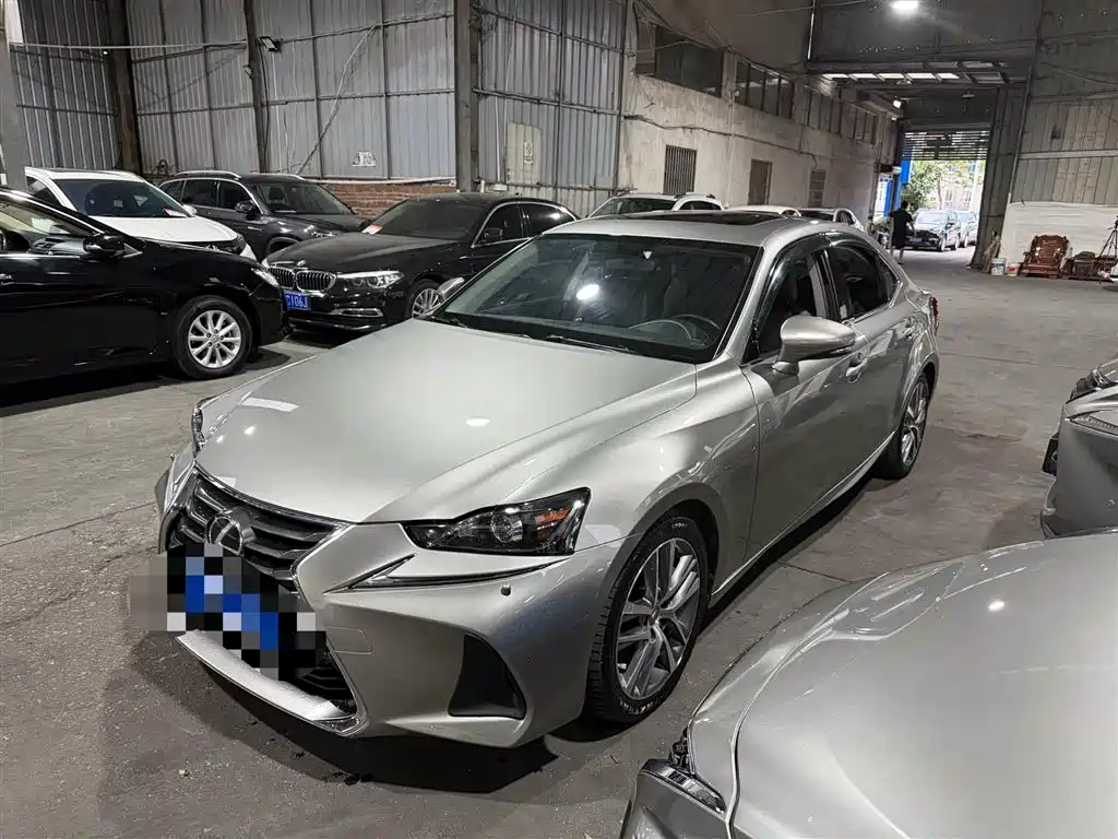 Lexus IS 2020