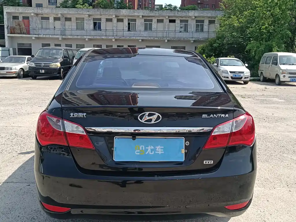Hyundai Elantra 2015 — фото 15