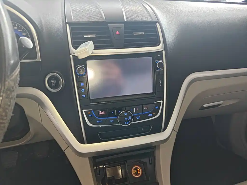Geely Emgrand 2015 — фото 13