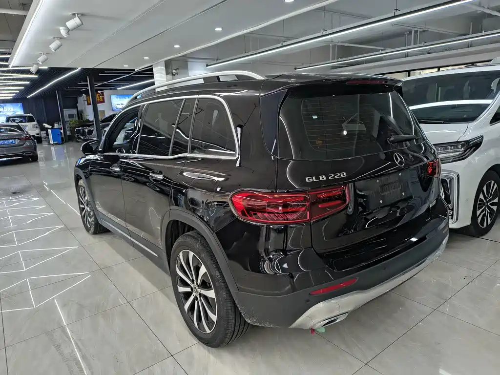 Mercedes-Benz GLB 2025