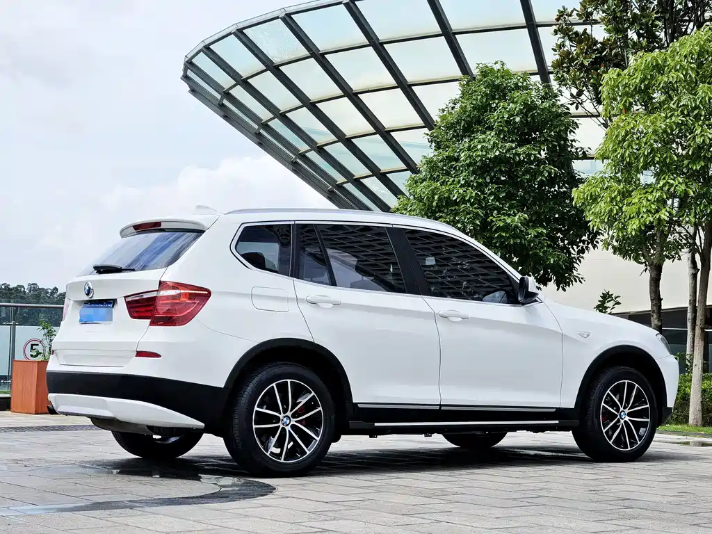 BMW X3 2012 — фото 9