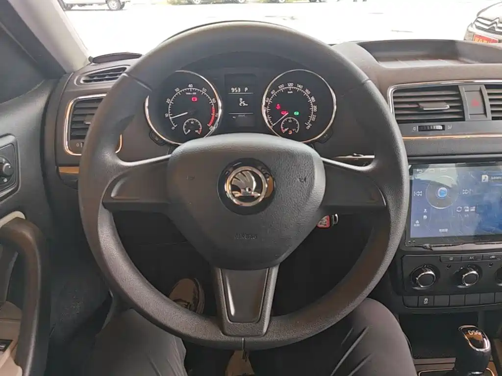 Skoda Yeti 2018 — фото 11