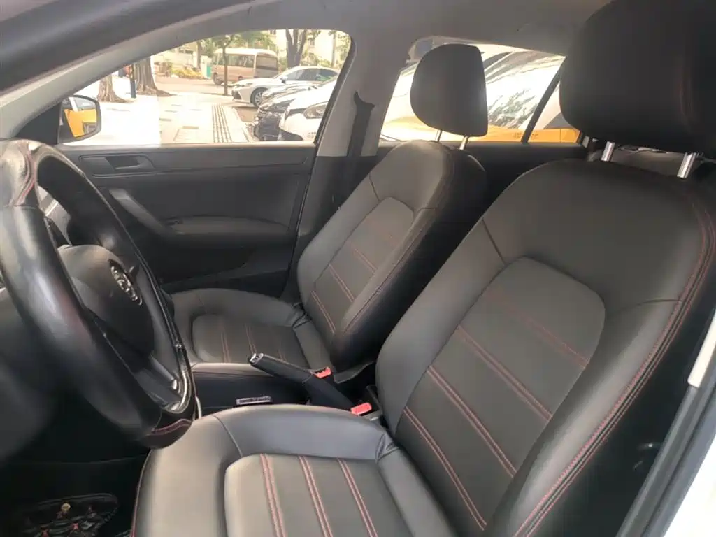 Skoda Rapid Spaceback 2020 — фото 15