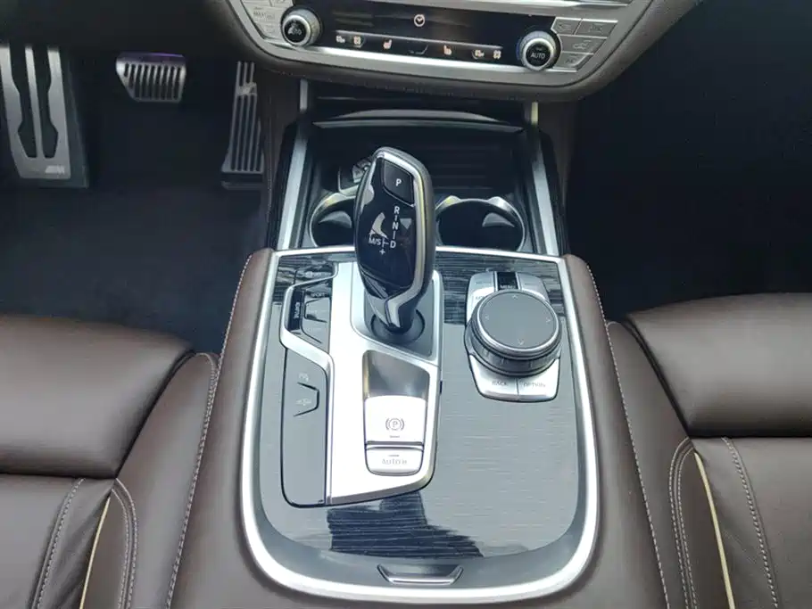 BMW 7 Series 2020 — фото 16