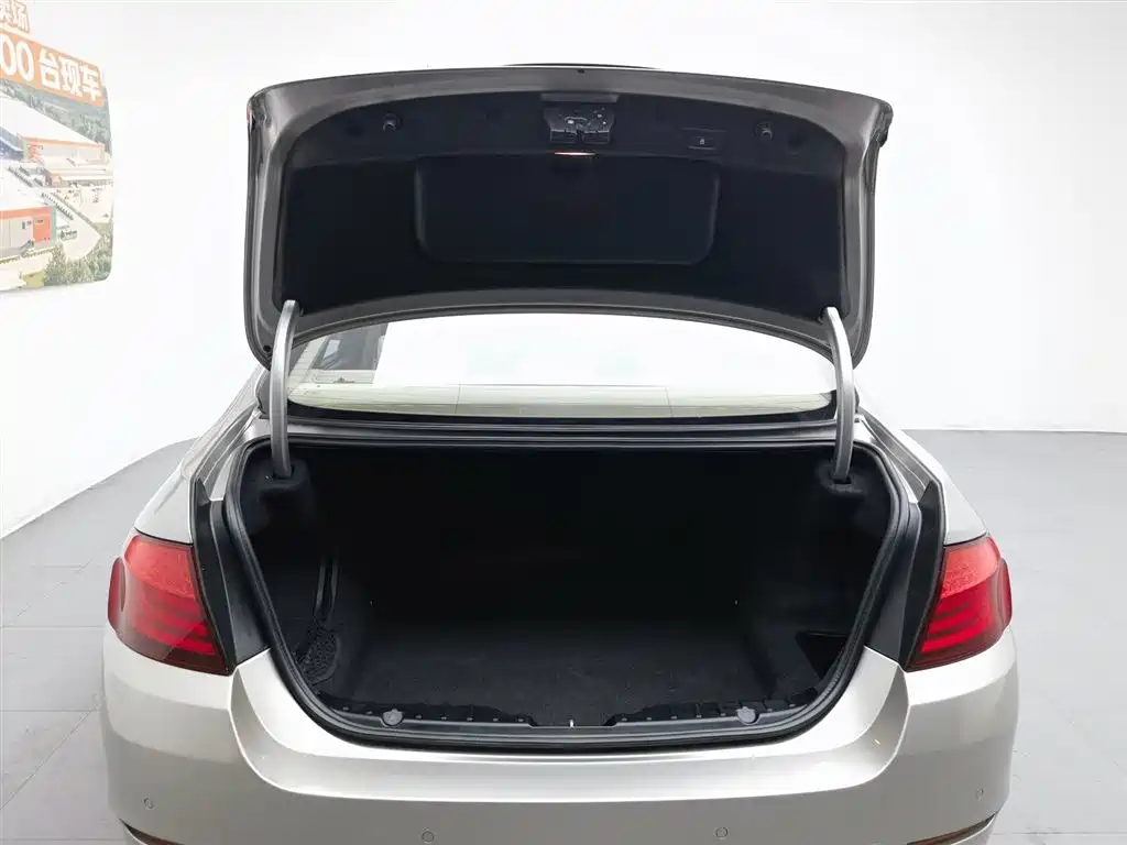 BMW 5 Series 2012 — фото 16