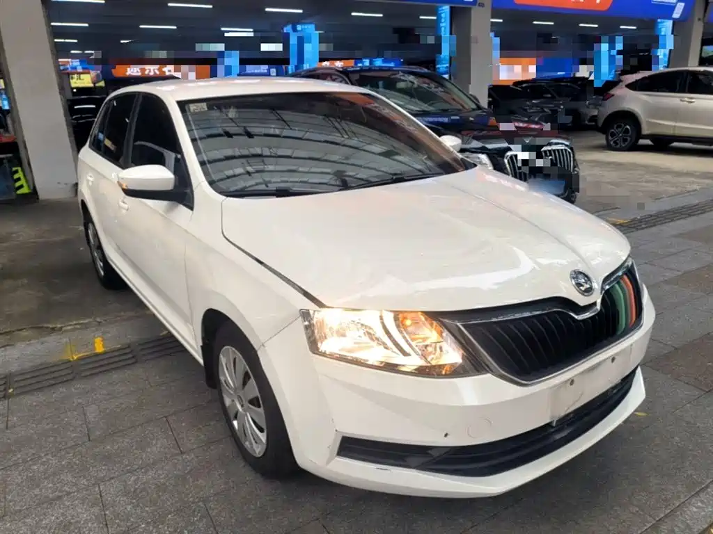 Skoda Rapid Spaceback 2020 — фото 4