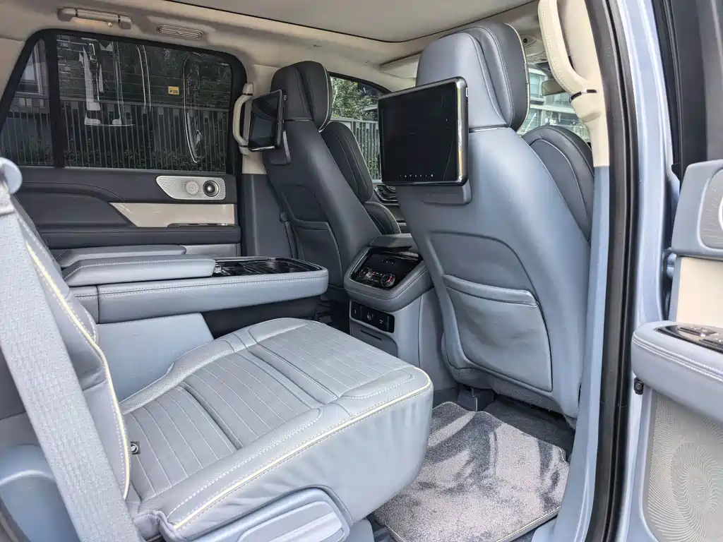 Lincoln Navigator 2021 — фото 11