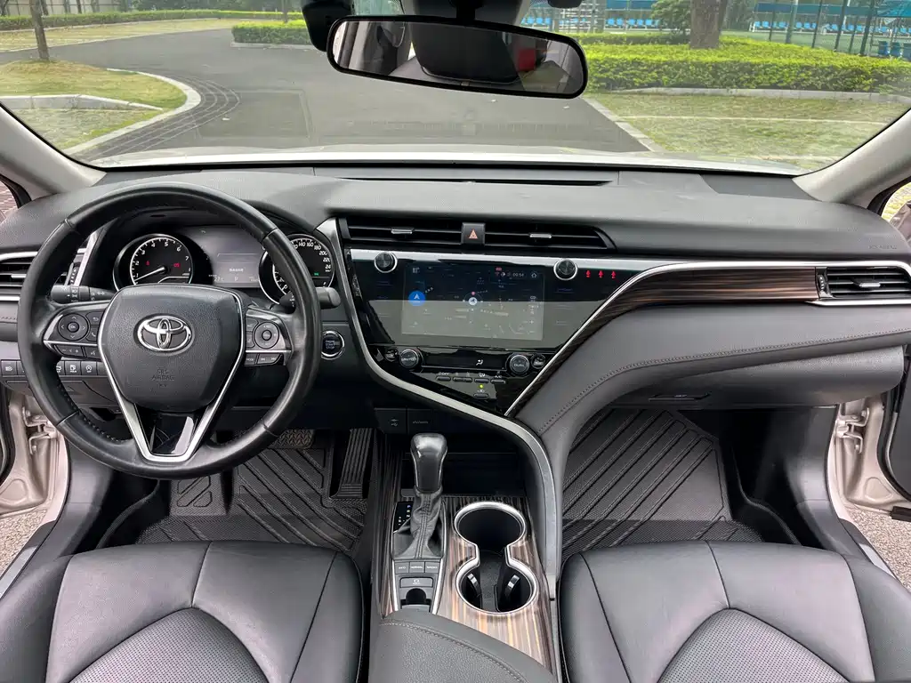 Toyota Camry 2019 — фото 12