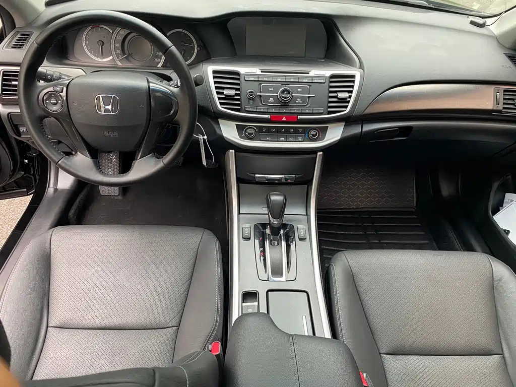 Honda Accord 2015 — фото 7