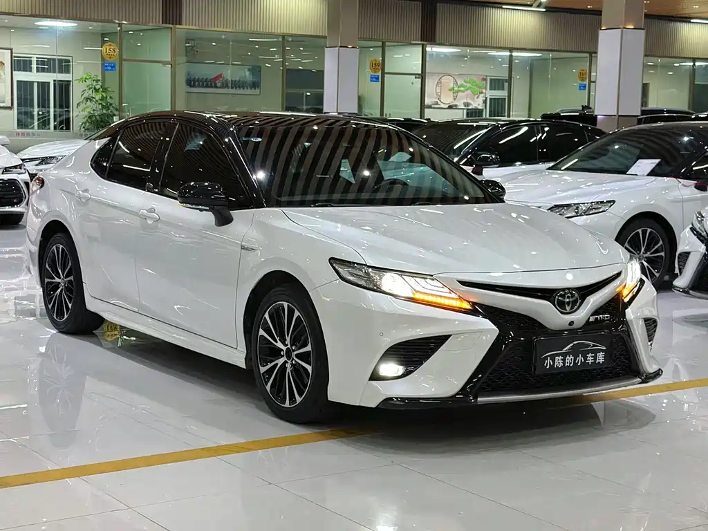 Toyota Camry 2019 — фото 3