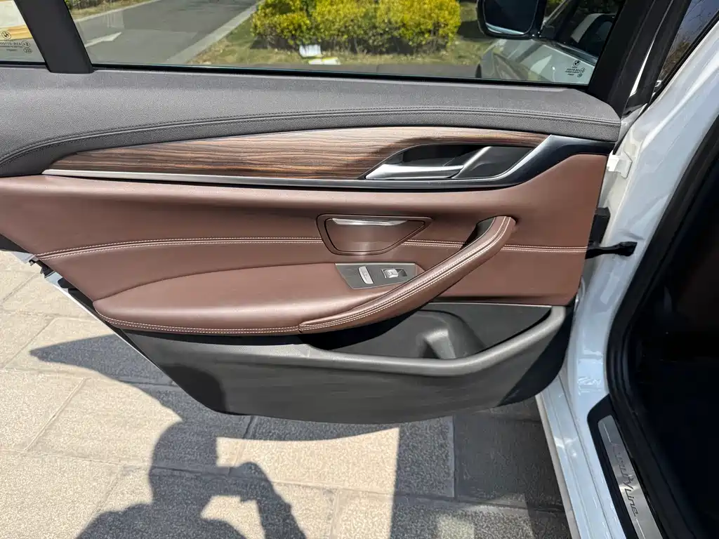 BMW 5 Series 2019 — фото 29