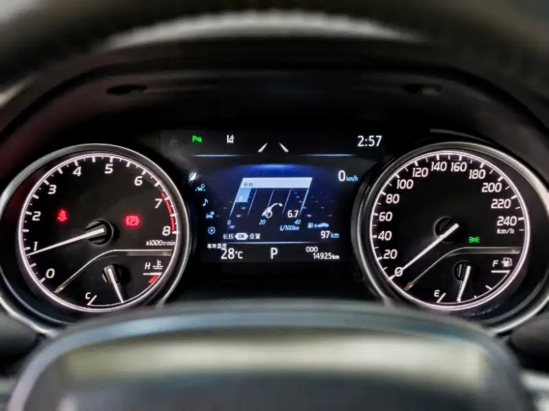 Toyota Camry 2023 — фото 13