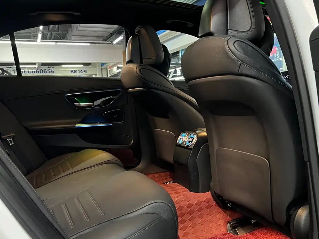 Mercedes-Benz C-Class 2023 — фото 12