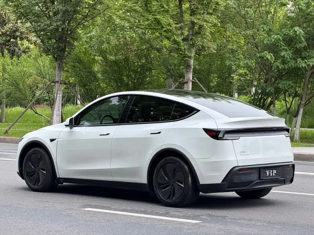 Tesla Model Y 2026 — фото 6