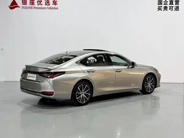 Lexus ES 2025