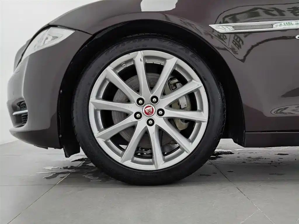 Jaguar XJ 2014 — фото 17