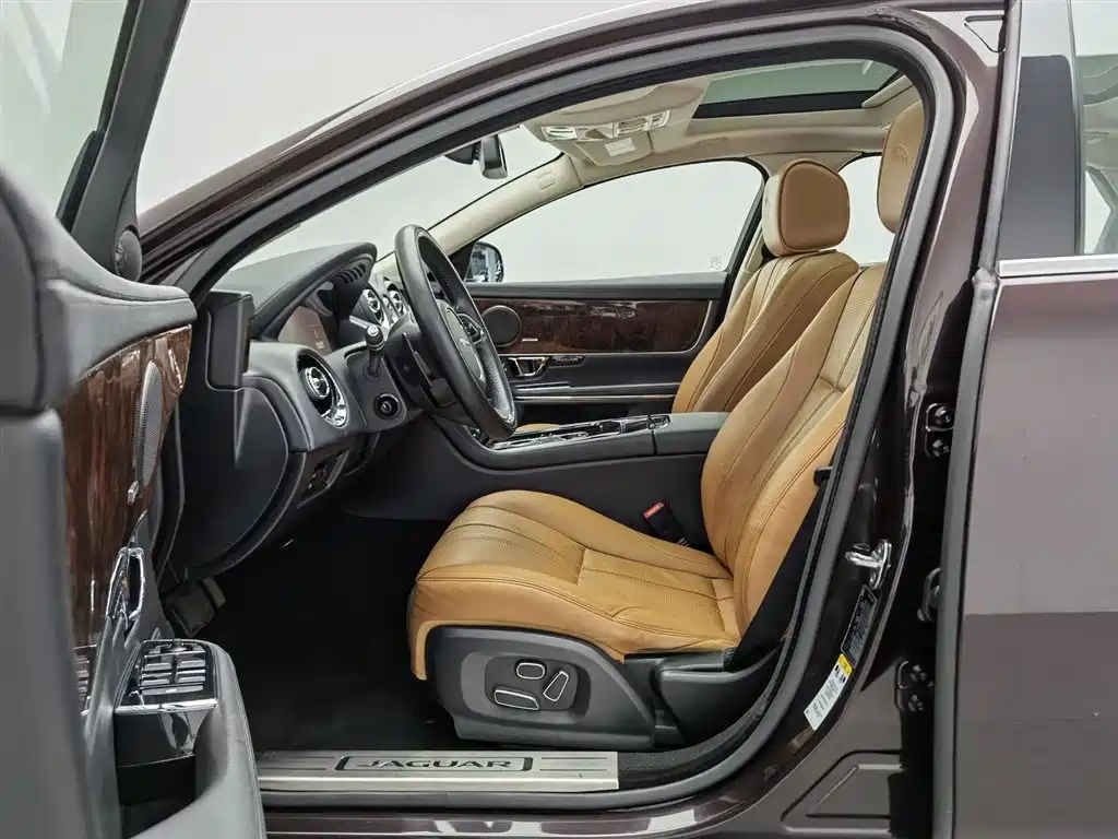Jaguar XJ 2014 — фото 10