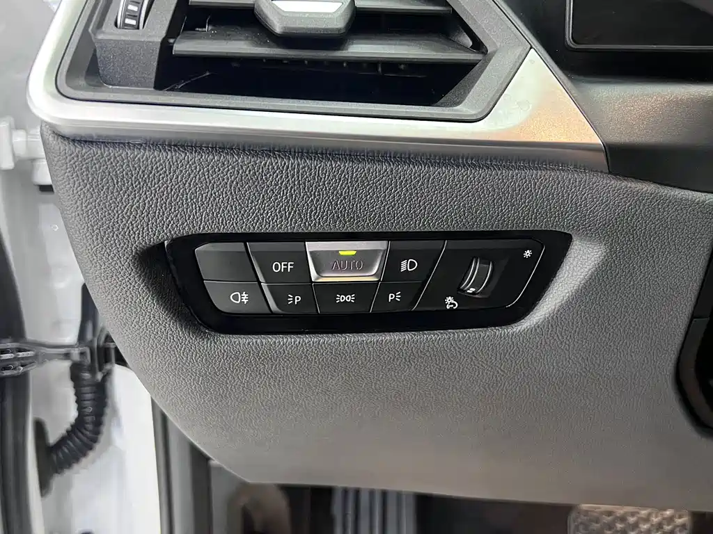 BMW 3 Series 2024 — фото 14