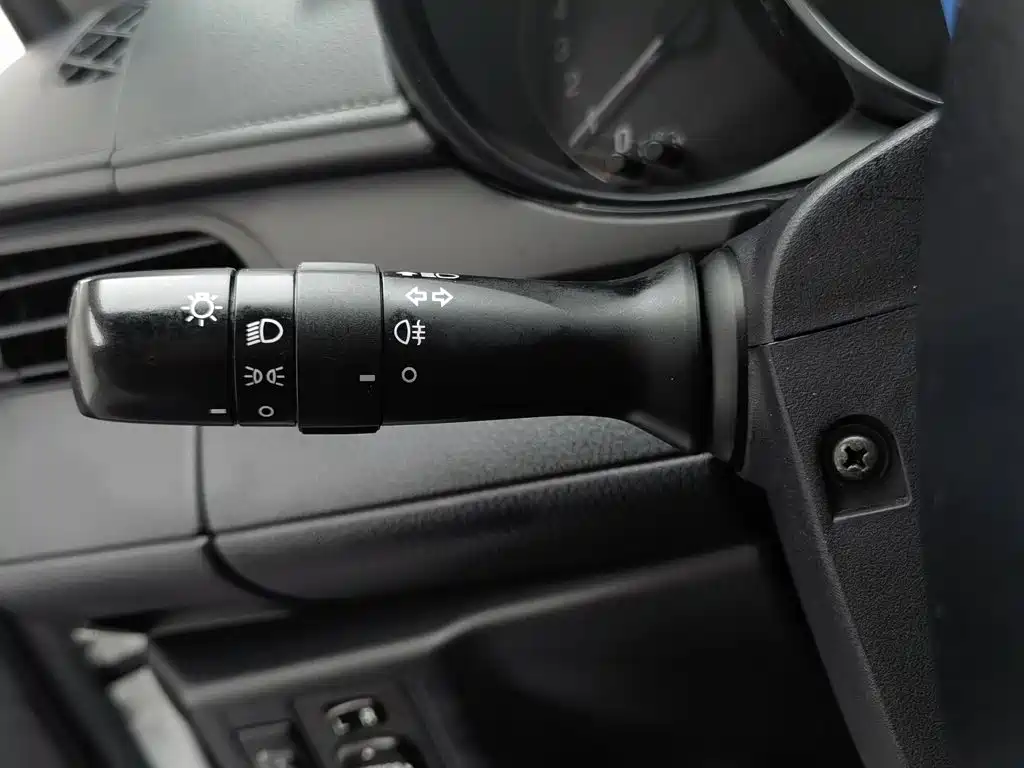Toyota Yaris L 2020 — фото 21
