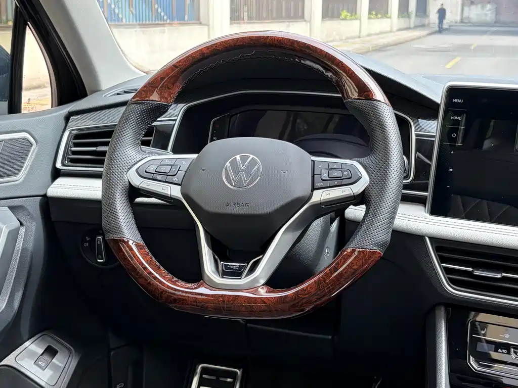 Volkswagen Tiguan L 2025 — фото 17