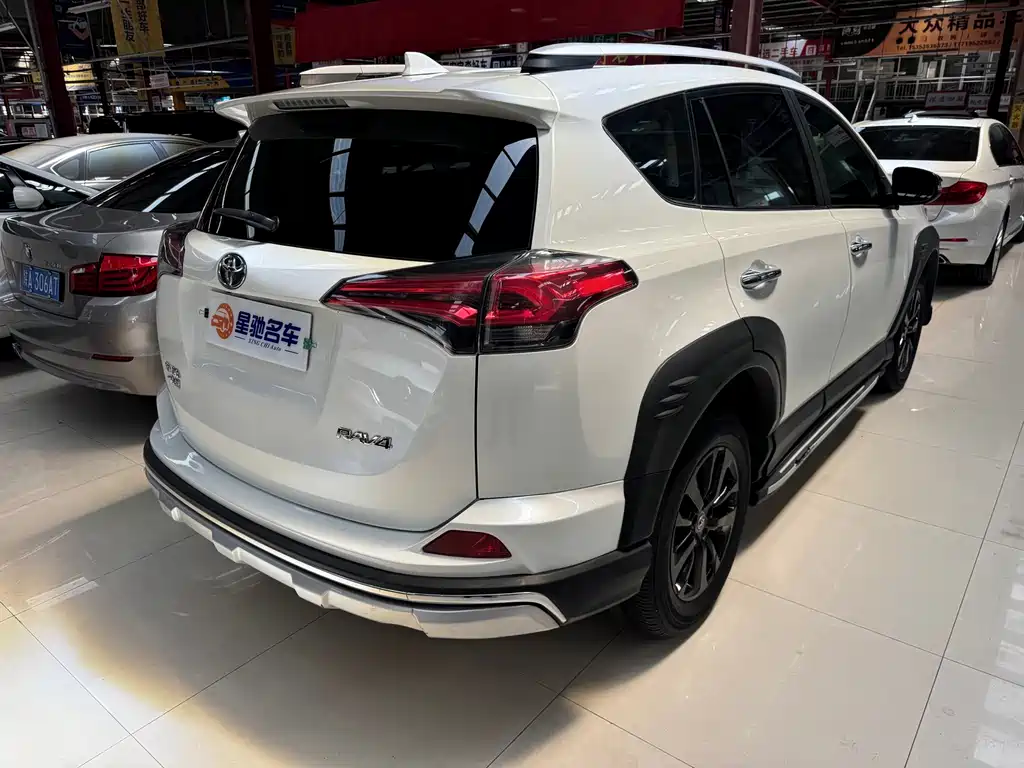 Toyota RAV4 2019 — фото 13