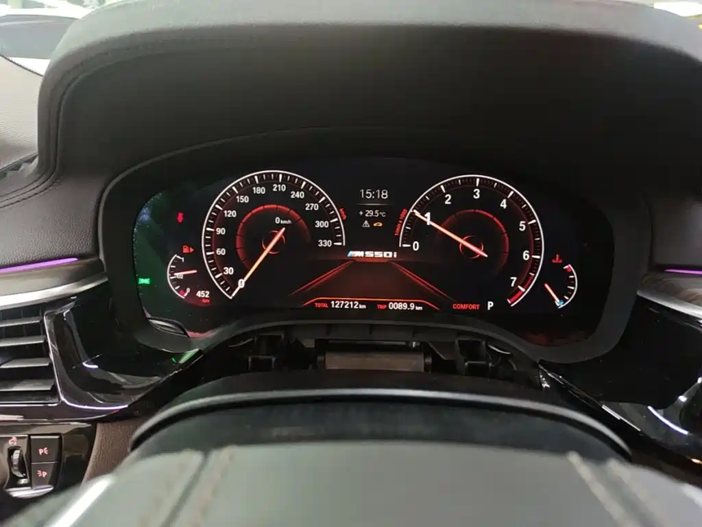 BMW 5 Series 2019 — фото 12