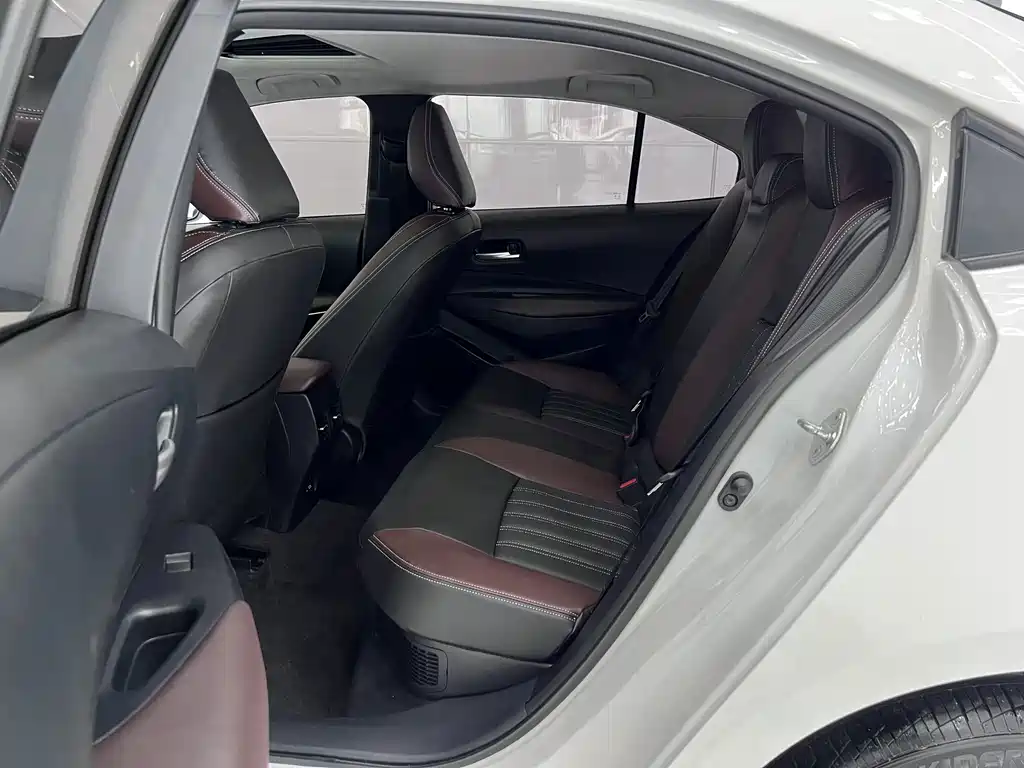 Toyota Corolla 2023 — фото 13