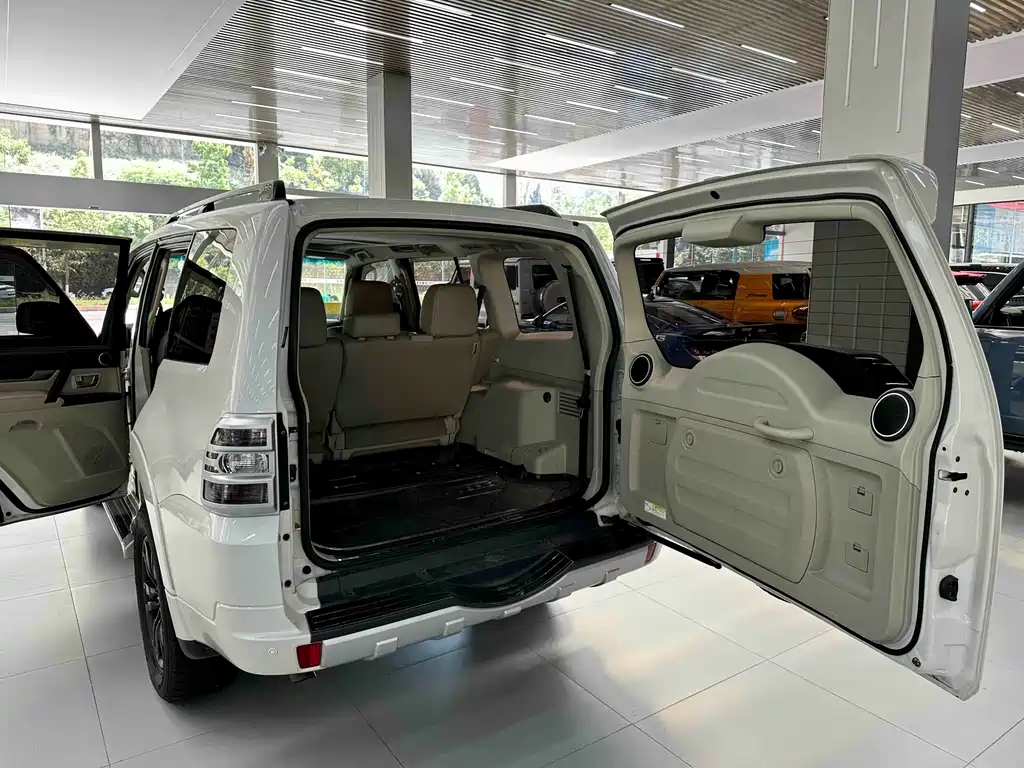 Mitsubishi Pajero 2019 — фото 15
