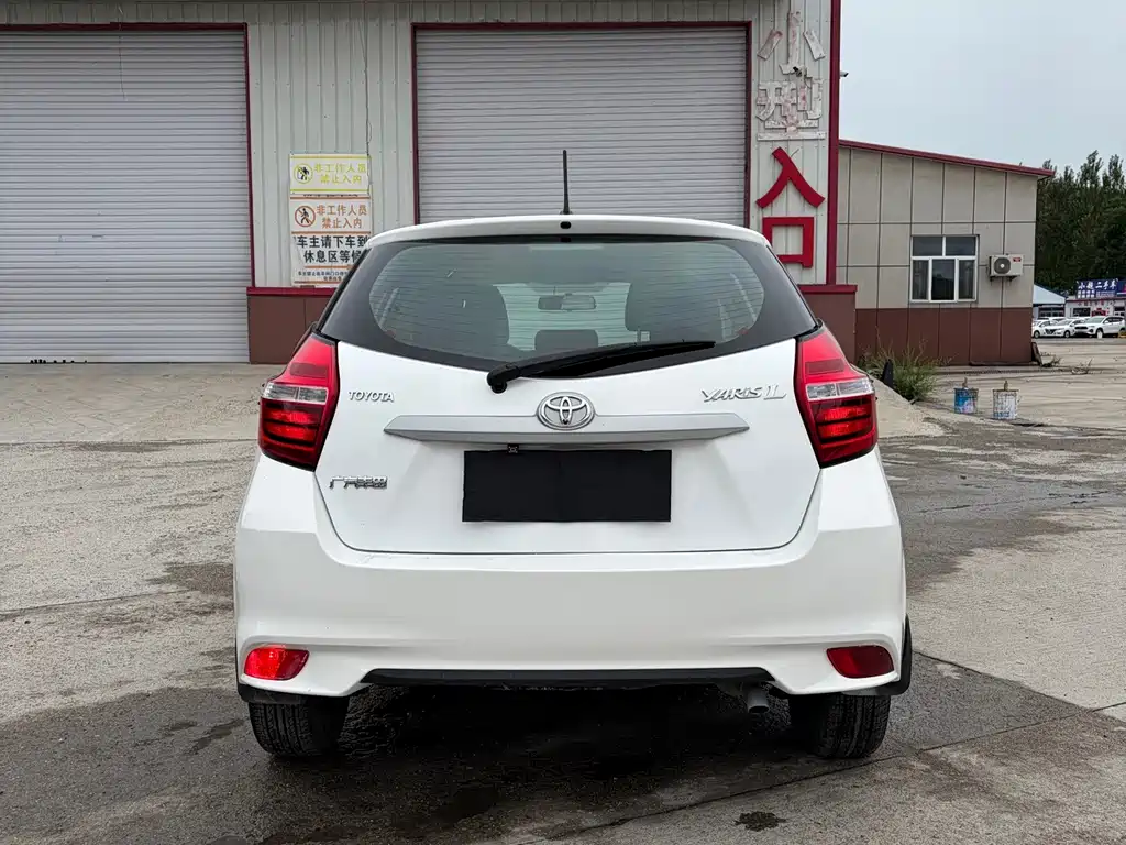 Toyota Yaris L 2017 — фото 8