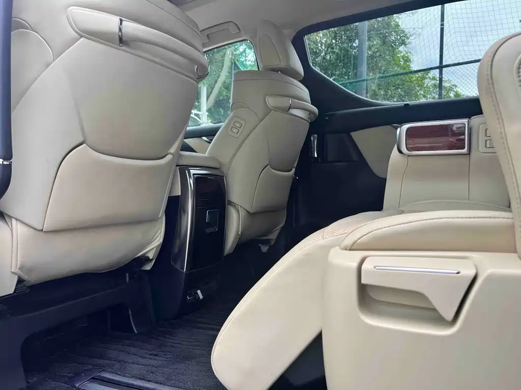 Toyota Alphard 2017 — фото 17