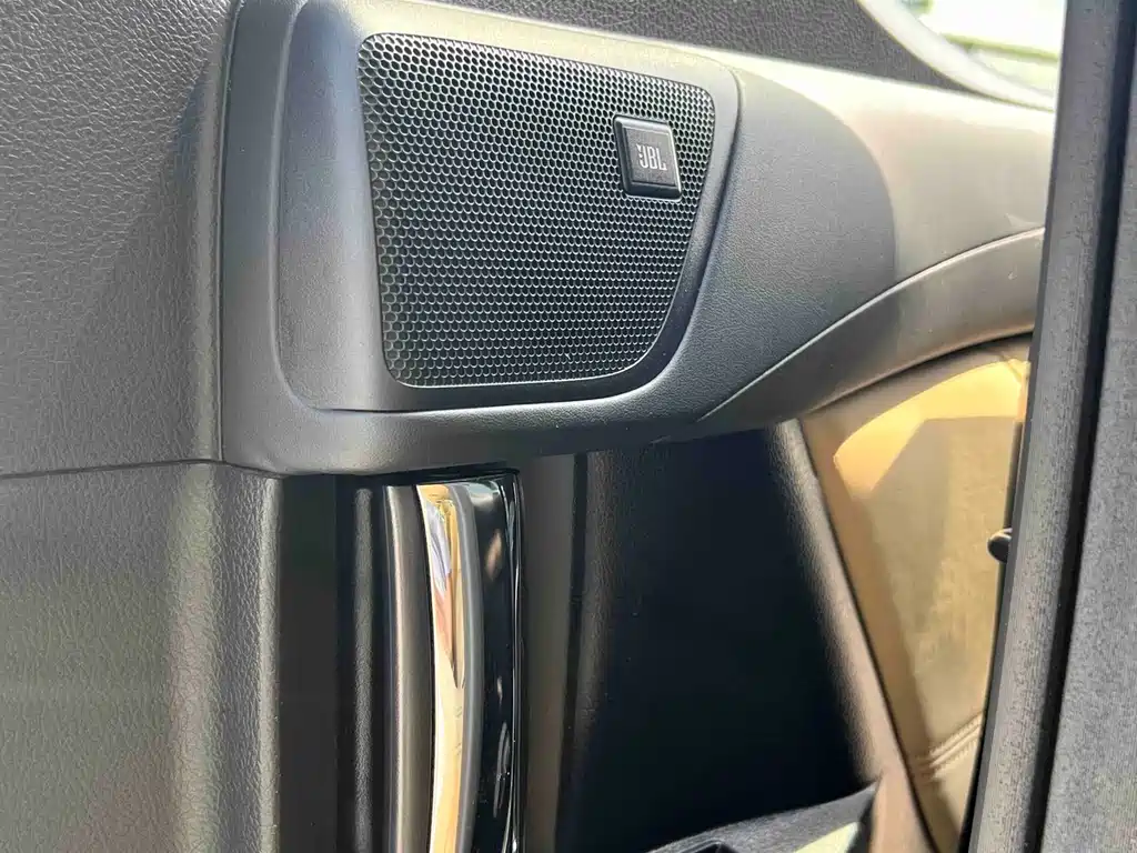 Toyota Alphard 2017 — фото 12