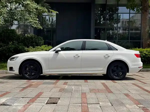 Audi A4L 2017