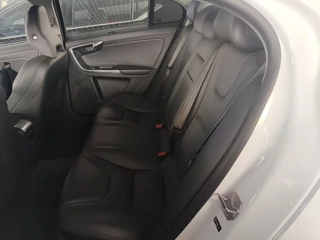 Volvo S60 2017 — фото 17