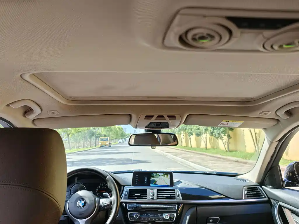 BMW 3 Series 2018 — фото 16