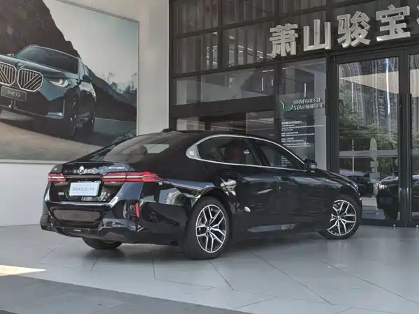 BMW i5 2025