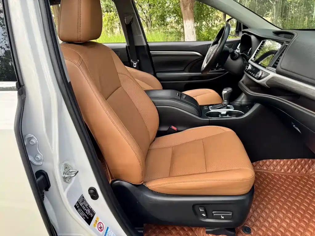 Toyota Highlander 2020 — фото 17